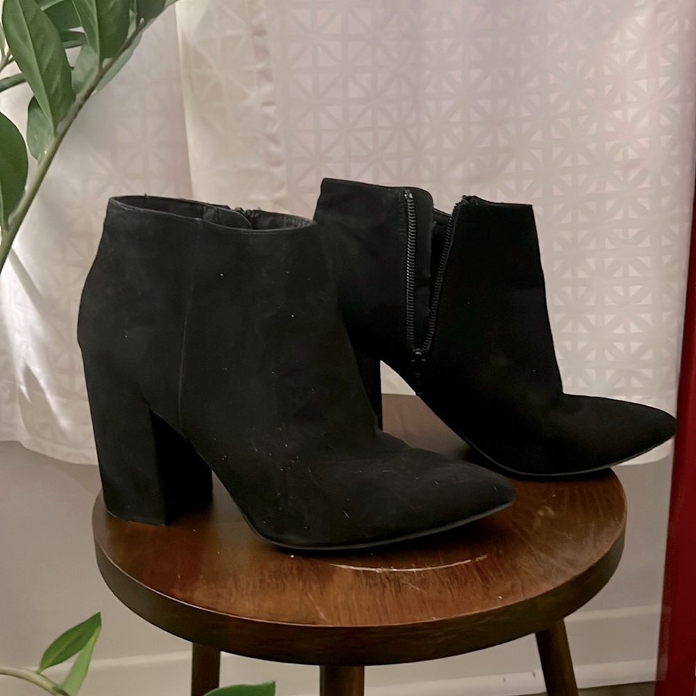 Sz 7 DIVIDED Black Suede Bootie - Side Zip, Pointed Toe, Chunky Heel